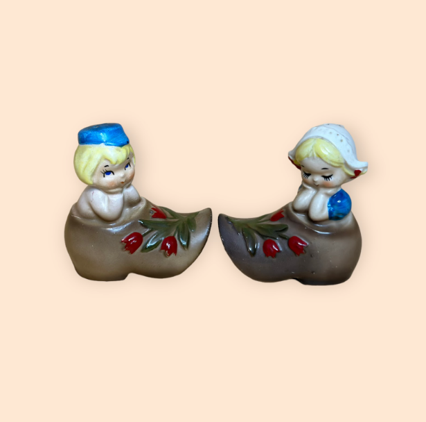 Vintage Dutch Children in Tulip Clogs Salt & Pepper Shakers by Lefton